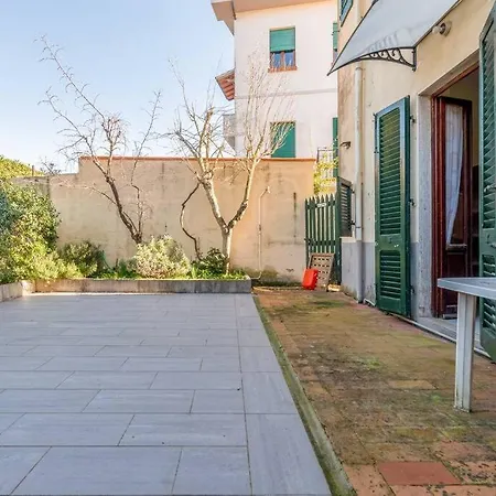 200mt Dal Mare Con Giardino *
